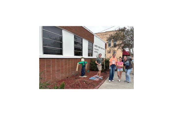 4-Her's decorating the public library for Christmas